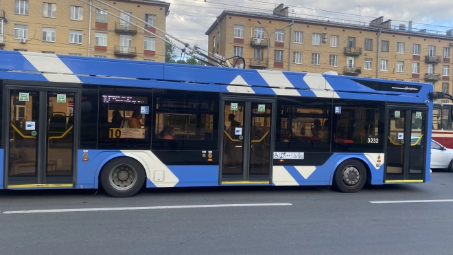 Два троллейбуса изменили трассы из-за аварии у Тучкова моста