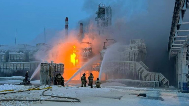 Названа возможная причина пожара на терминале в Усть-Луге
