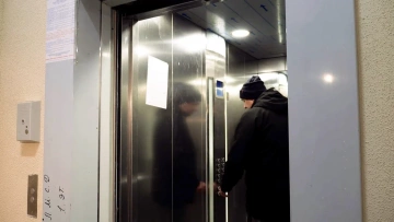 Смольный выделит дополнительные субсидии на замену старых лифтов