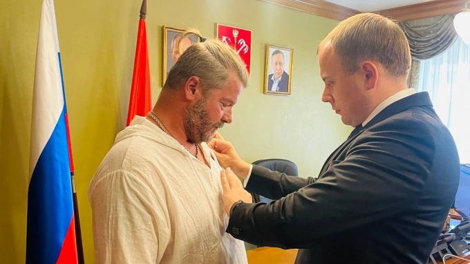 Вернувший с СВО "жемчужный прапорщик" получил в Петербурге Орден Мужества