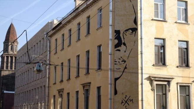 Граффити с Даниилом Хармсом на улице Маяковского требуют устранить через суд