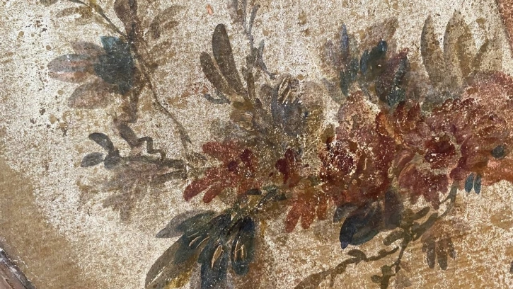Реставраторы нашли дореволюционную фреску в особняке на Моховой