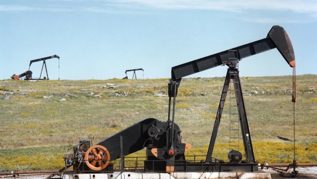 Росстат: РФ в январе-апреле на 10% сократила добычу нефти