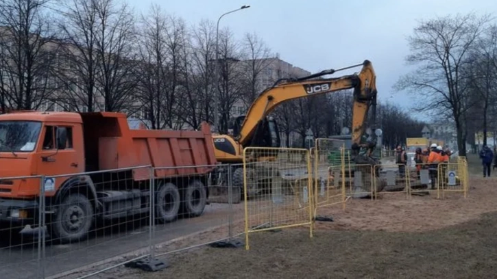 Реконструкция водопроводной сети на проспекте Ветеранов завершится в мае 