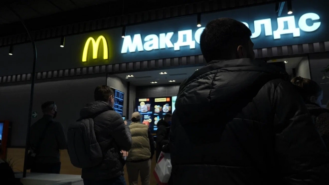 Вывески McDonald’s демонтируют с фасадов зданий в Петербурге