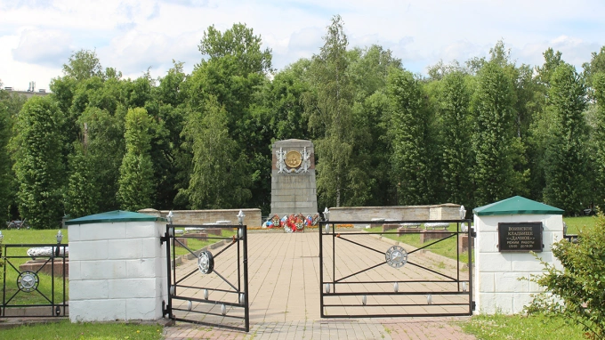В Петербурге приведут в порядок воинское кладбище 