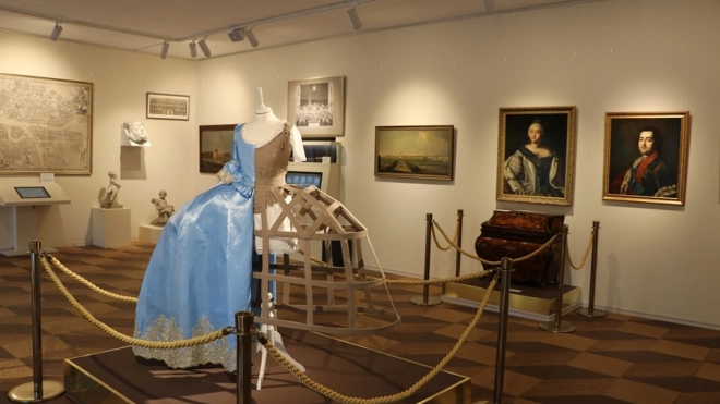 В Комендантском доме Петропавловской крепости открылась выставка, посвященная истории Петербурга XVIII века