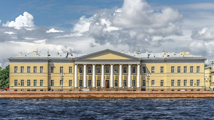 Отделение РАН в Петербурге разместят на Университетской набережной