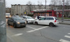 В Невском районе белый автомобиль вылетел на встречку В Невском районе белый автомобиль вылетел на встречку