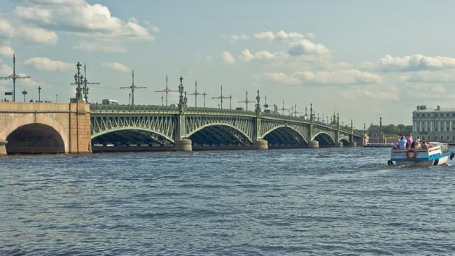 Движение по литейному мосту ограничат на две недели