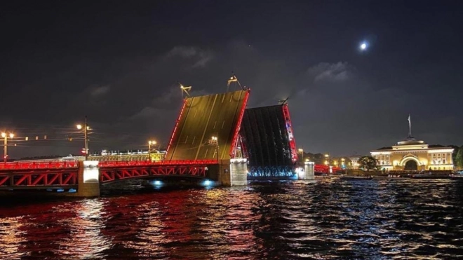 Дворцовый мост изменит подсветку на четыре дня с 31 августа
