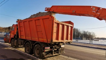 За сутки петербургские магистрали избавили от 48 тысяч кубометров снега 