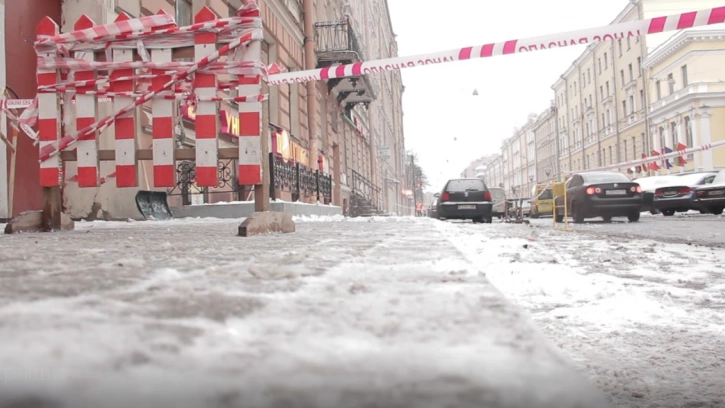 В Петербурге каждый день в больницы попадают по 20 человек из-за падений на улицах 