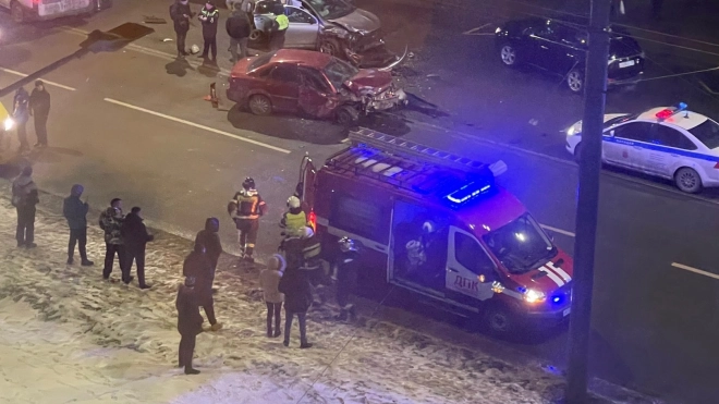 На проспекте Ветеранов в субботу столкнулись пять машин