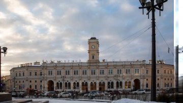 В Петербурге за сутки очистили от снега около 200 тысяч "квадратов" вокзальных территорий 