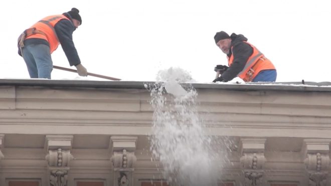 В Петербурге применяют "квартальный принцип" уборки снега во дворах