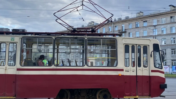 Из-за подтопления под Володарским мостом трамваи меняли маршрут