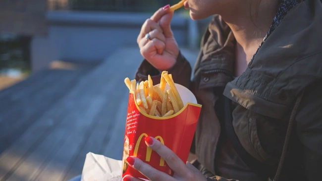 Рестораны McDonalds могут вновь открыться в России через 1,5 месяца