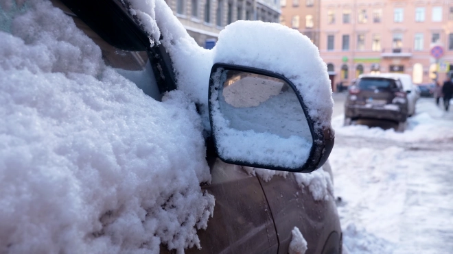 С дорог Петербурга за сутки вывезли более 21 тысяч "кубов" снега