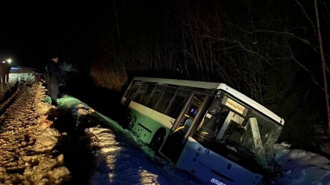 Возбуждено уголовное дело после аварии с автобусом развозки у деревни Мандроги