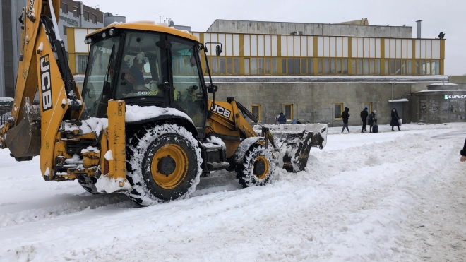 В Петербурге открыты пункты временного складирования снега
