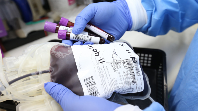 Ученый сомневается, что наличие в крови антител к COVID-19 делает ее лечебной