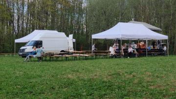 Противопожарный режим не помеха: на Дудернгофских высотах волонтеры устроили шумное торжество 