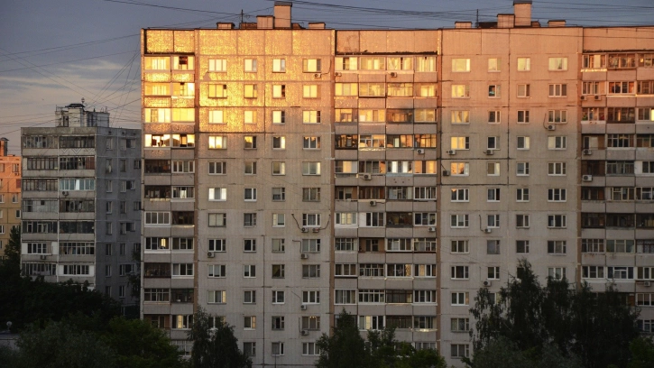 ЖК на Среднерогатской не дает жильцам пользоваться канализацией и меняет исправные домофоны 