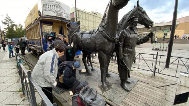 Запущенный памятник конке на Васильевском ушел с молотка за 11 тысяч рублей