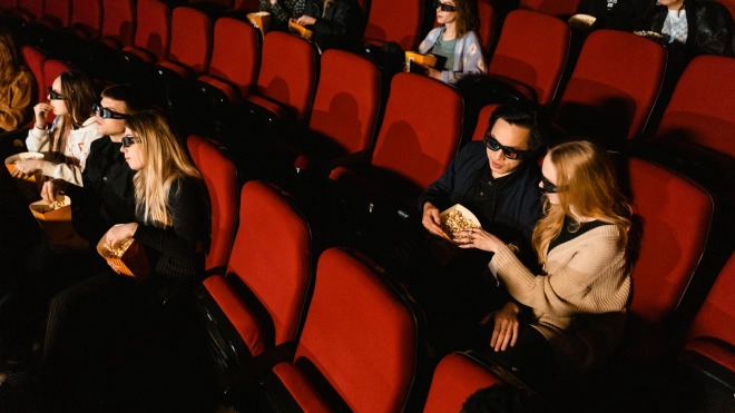 Из-за QR-кодов выручка петербургских кинотеатров упала на 76%