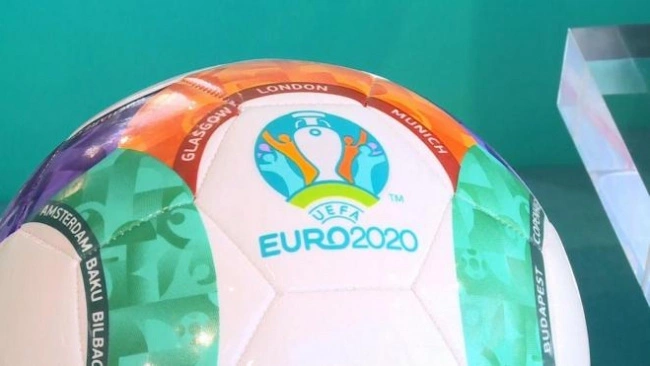 Для посетителей фан-зоны Евро-2020 на Конюшенной площади закупили 100 тыс масок