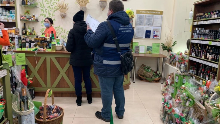 За неделю в Петербурге на соблюдение антиковидных требований проверили более 140 заведений общепита и торговли  