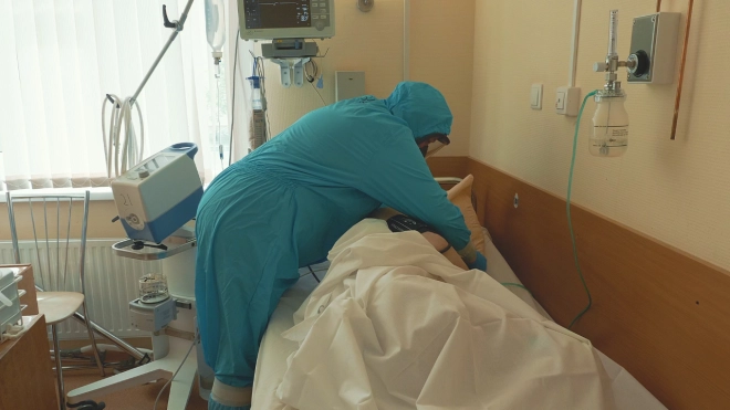 Главврач Боткинской больницы пригласил антипрививочников в реанимацию и морг