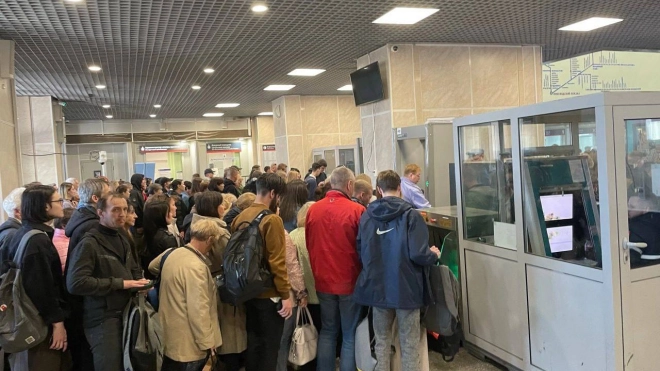 На Финляндском вокзале  образовалась большая очередь из желающих выбраться в пригороды