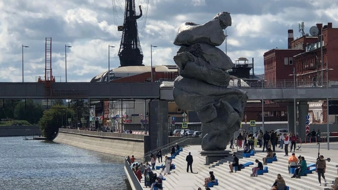 Петербургские эксперты оценили московскую скульптуру "Большая глина №4"