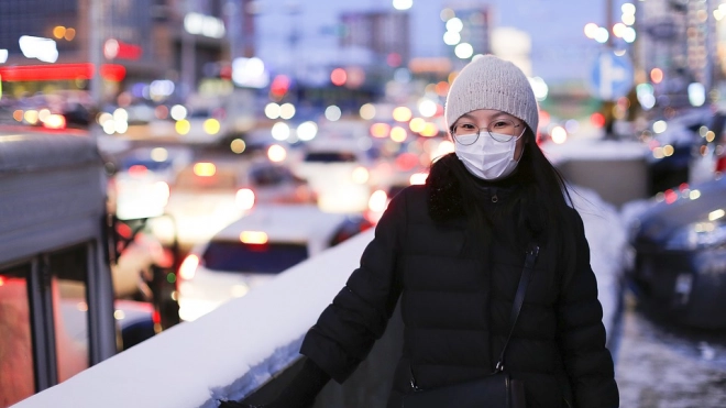 Петербуржцев предупредили об опасности ношения маски на морозе