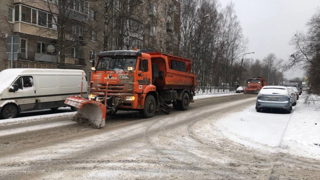 За сутки с дорог Петербурга собрали и вывезли более 48 тыс. кубометров снега