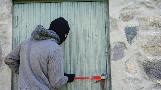В Гатчинском районе мужчина совершил кражу имущества