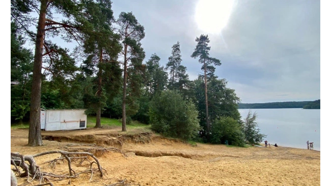 Семья депутата КПРФ получила участок земли на престижном пляже "Новостроевский"