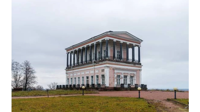 Фонд имущества Петербурга выставил на торги дворец Бельведер в Петергофе