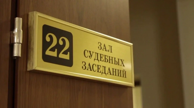 Петербуржцу вынесли приговор за надпись про президента РФ на здании