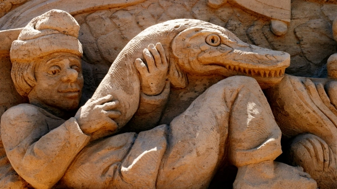 Петербуржцы смогут увидеть процесс создания песчаных скульптур на пляже Петропавловки