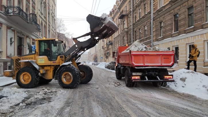 С конца ноября с петербургских улиц вывезли более 988 тысяч кубометров снежных масс 