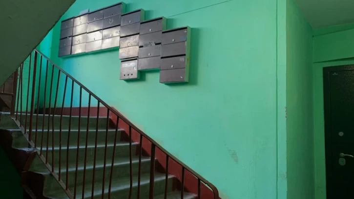 В домах Приморского района проведут ремонт лестничных клеток