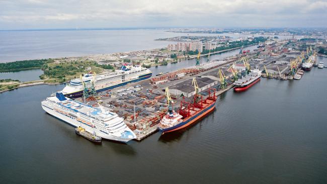 Большой порт Петербурга предложено частично перенести в Мурманскую область