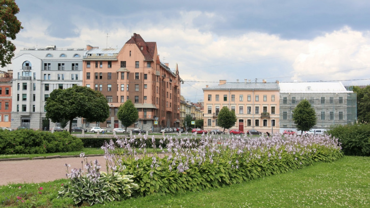 В Петербурге садовники продолжают посадку многолетников в садово-парковых зонах В Петербурге садовники продолжают посадку многолетников в садово-парковых зонах