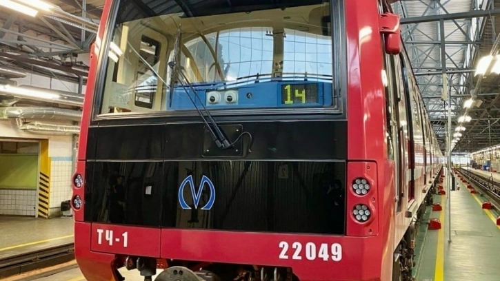На красной ветке петербургского метро появится новый восьмивагонный состав