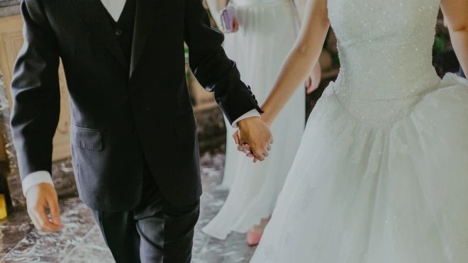 В День семьи, любви и верности в Ленобласти поженятся 169 пар