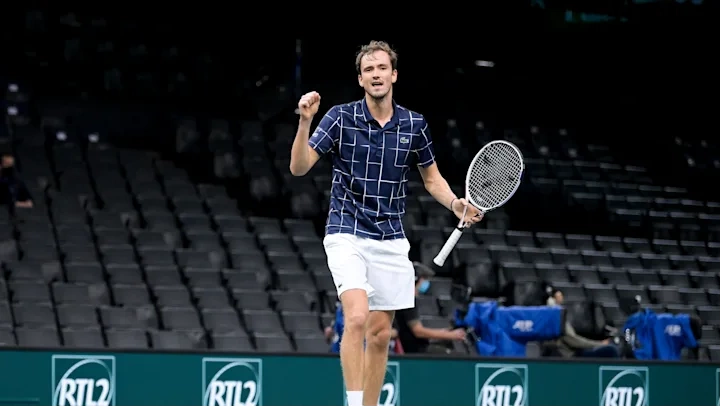 Даниил Медведев снялся с турнира в Роттердаме