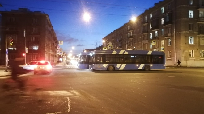 Из-за аварии с троллейбусом на улице Васи Алексеева образовалась пробка